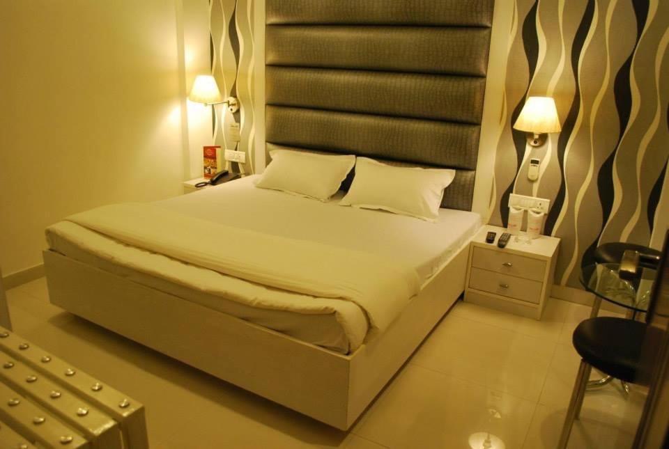 Hotel Arina Inn Ню Делхи Екстериор снимка