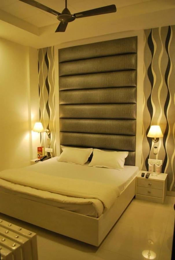 Hotel Arina Inn Ню Делхи Екстериор снимка
