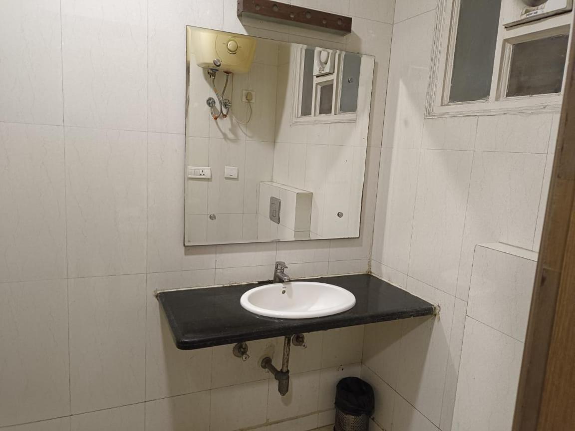 Hotel Arina Inn Ню Делхи Екстериор снимка