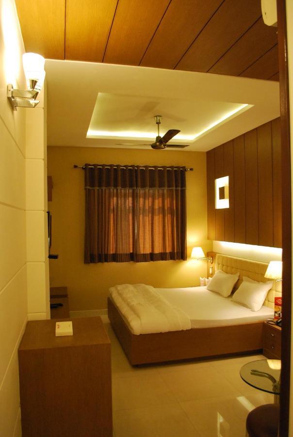 Hotel Arina Inn Ню Делхи Екстериор снимка