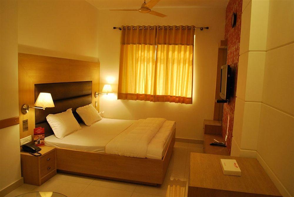 Hotel Arina Inn Ню Делхи Екстериор снимка
