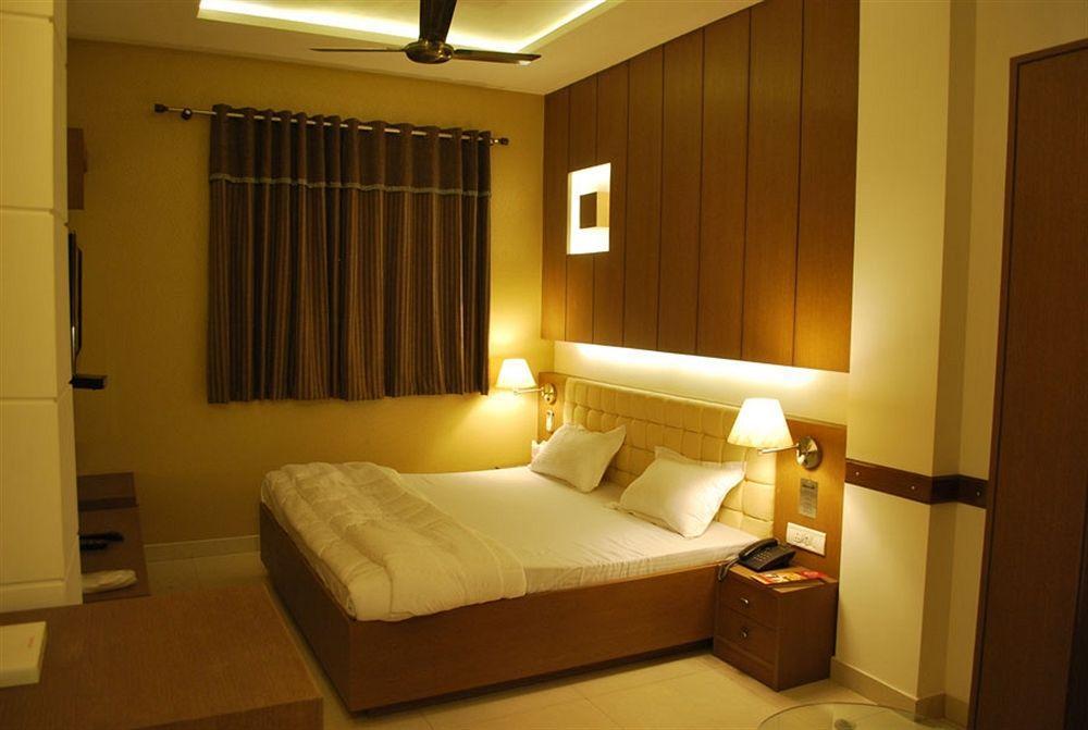 Hotel Arina Inn Ню Делхи Екстериор снимка
