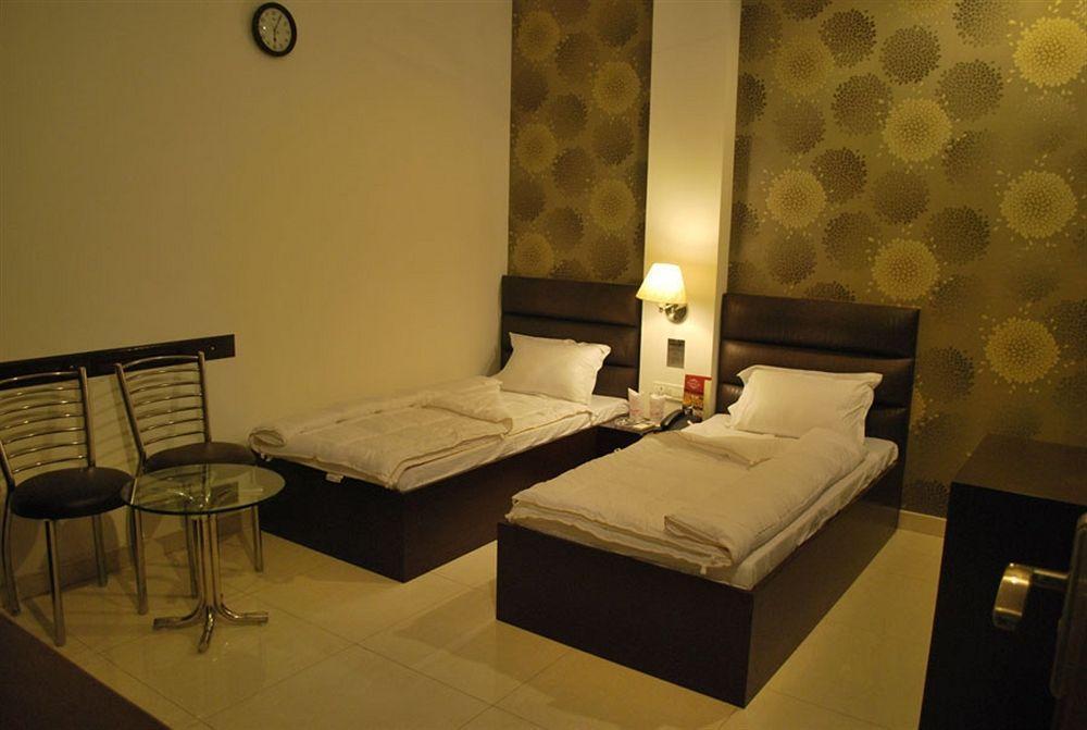 Hotel Arina Inn Ню Делхи Екстериор снимка