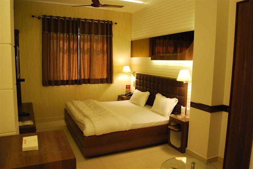 Hotel Arina Inn Ню Делхи Екстериор снимка
