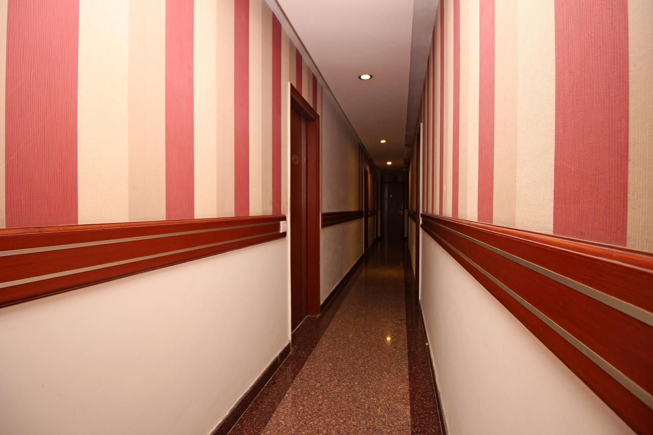 Hotel Arina Inn Ню Делхи Екстериор снимка