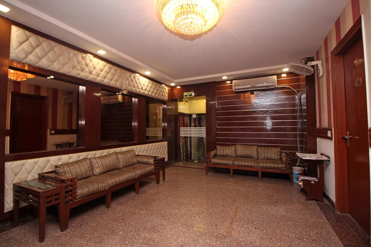 Hotel Arina Inn Ню Делхи Екстериор снимка