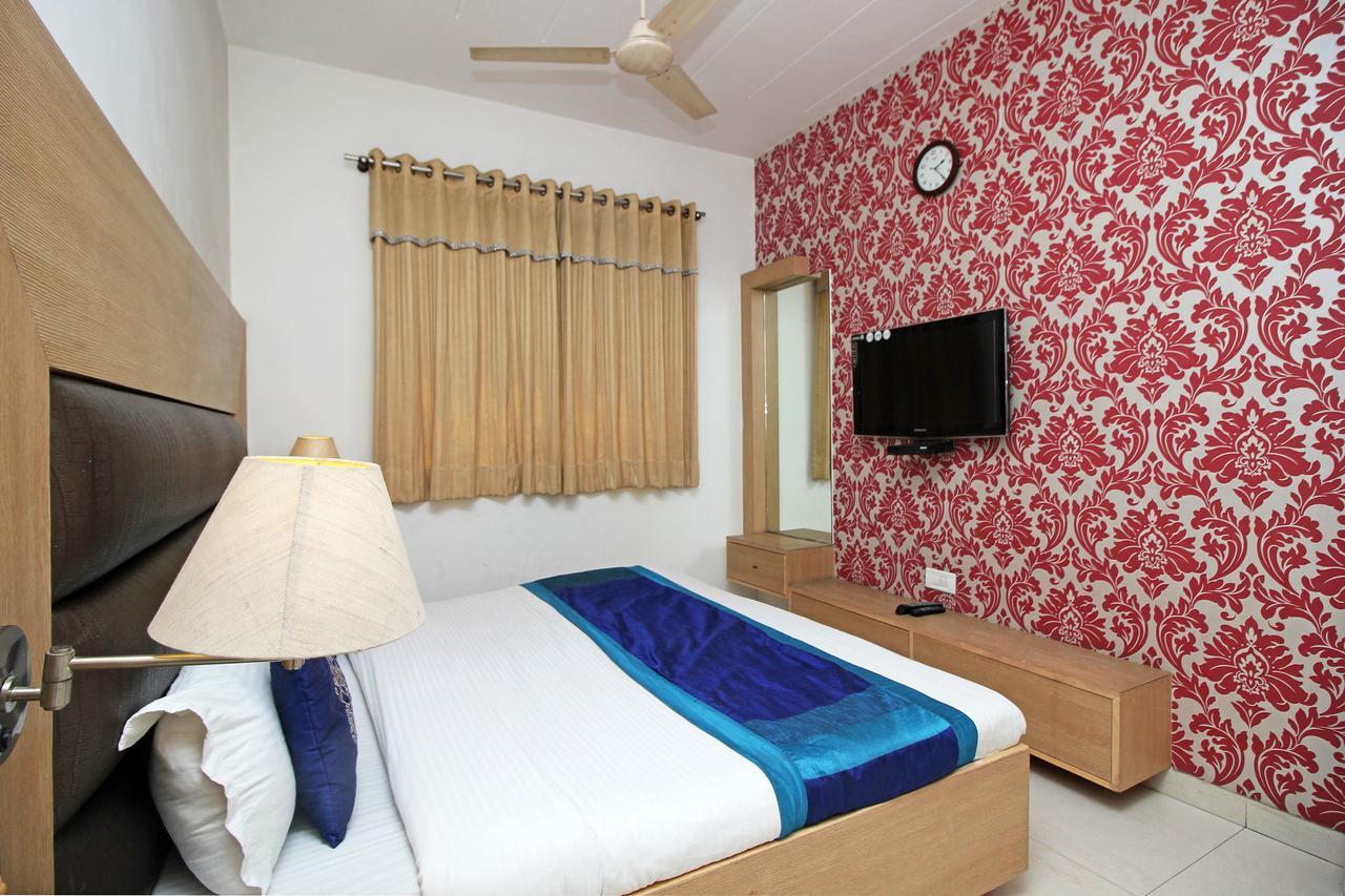 Hotel Arina Inn Ню Делхи Екстериор снимка